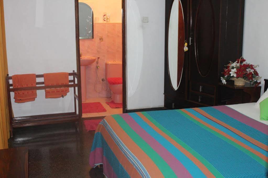 Alex Home Stay Канди Экстерьер фото